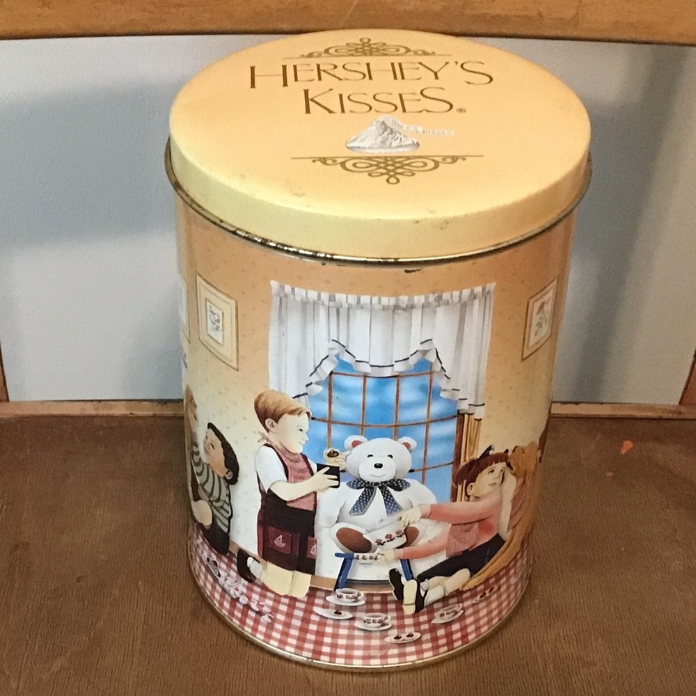 Hershey’s vintage 1990 Kisses Tin